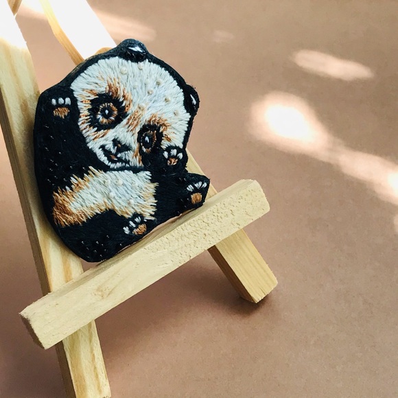 Panda 🐼 brooch - Picture 3 of 9
